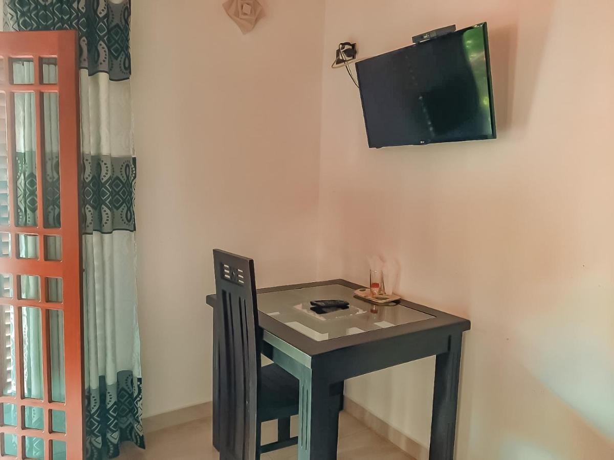 Hotel White House Ratnapura Luaran gambar