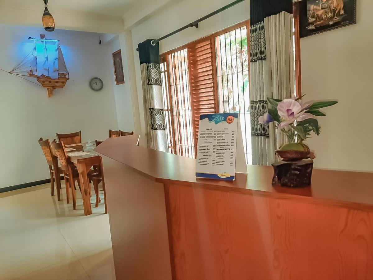 Hotel White House Ratnapura Luaran gambar