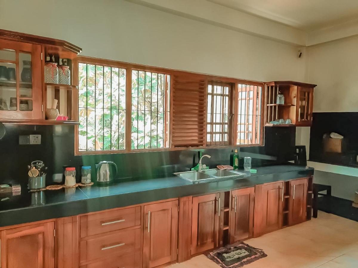 Hotel White House Ratnapura Luaran gambar